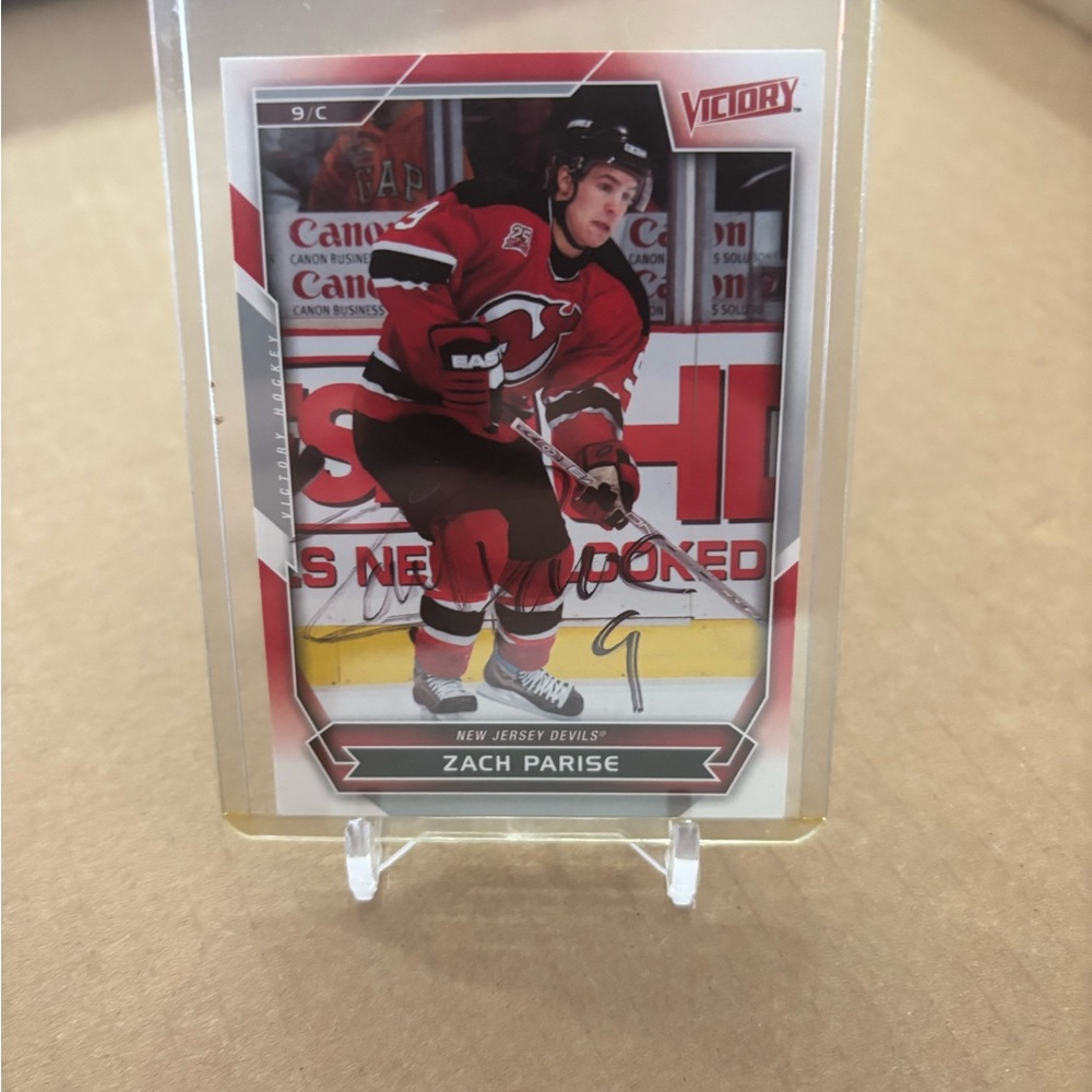NHL Victory Zach‎ Parise Card Autographed
